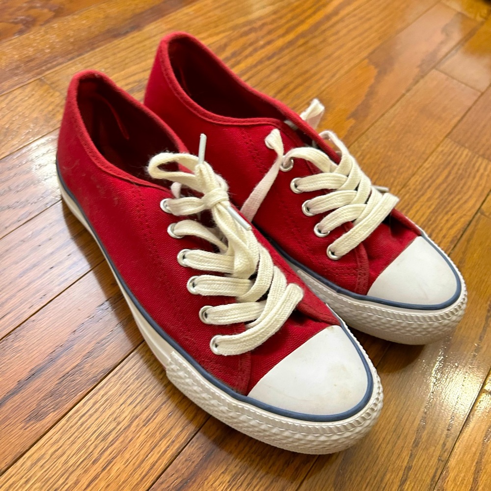 Maroon/deep red chuck style shoe